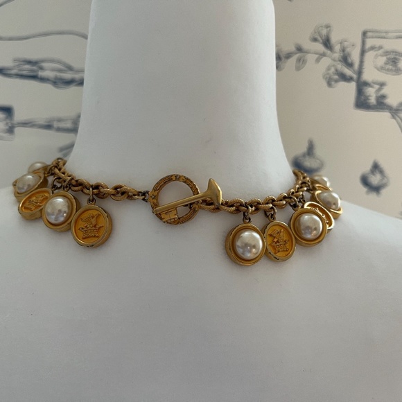 Vintage MISH New York 1980’s Gold Plated Multi Charm Pearl Chain Collar Necklace - Picture 5 of 16